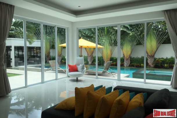 Club Royal Wongamat | Spacious Two Bedroom Condo for Sale 100 m. from the Beach in Na Kluea-22