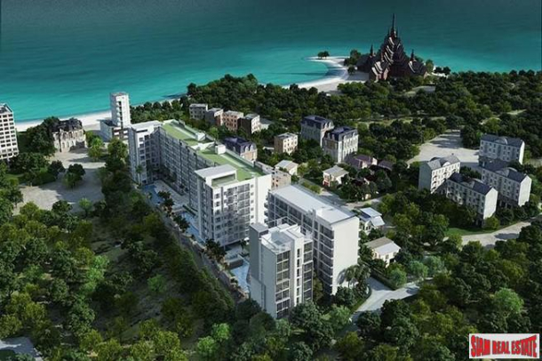 Club Royal Wongamat | Spacious Two Bedroom Condo for Sale 100 m. from the Beach in Na Kluea-1