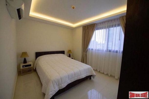 Club Royal Wongamat | Spacious Two Bedroom Condo for Sale 100 m. from the Beach in Na Kluea-12