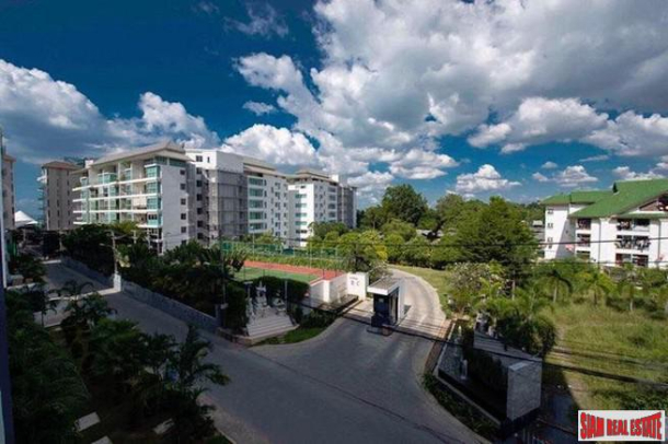 Club Royal Wongamat | Spacious Two Bedroom Condo for Sale 100 m. from the Beach in Na Kluea-17