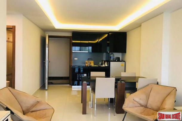 Club Royal Wongamat | Spacious Two Bedroom Condo for Sale 100 m. from the Beach in Na Kluea-3