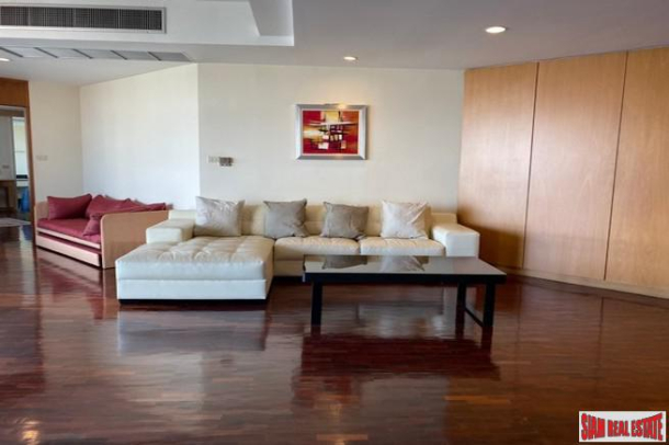 Tridhos City Marina | Superior River Views from this Three Bedroom Condo in Charoen Nakron-8