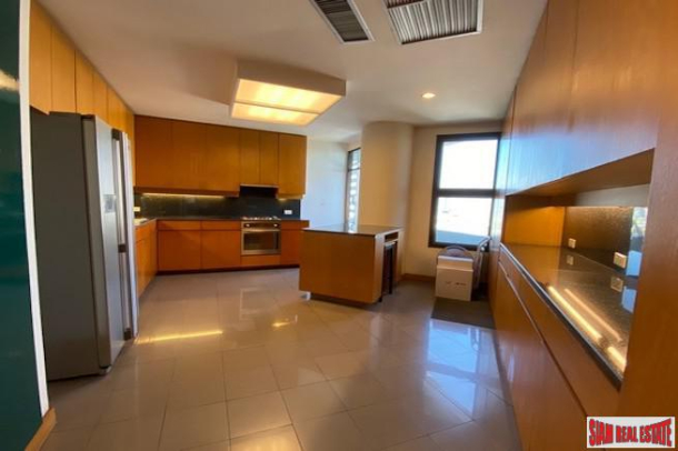 Tridhos City Marina | Superior River Views from this Three Bedroom Condo in Charoen Nakron-9