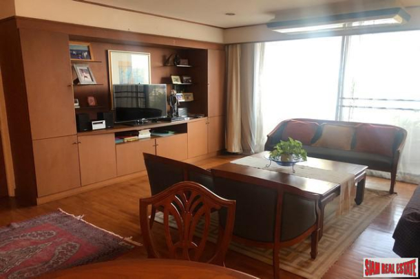 Sampoom Garden | Large 2 Bed Corner Unit on the 8th Floor with 4 Balconies Located only 200 Metres to BTS at Sathorn-4