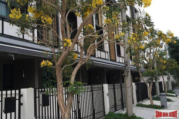 Flora Wongsawang | Three Bedroom Townhome in Low Density Secure Estate - Pets are Welcome!-3