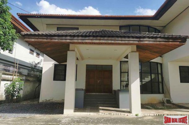 Large Three Bedroom Single House for Rent in Ratchada with Lots of Parking and Pet Friendly-4