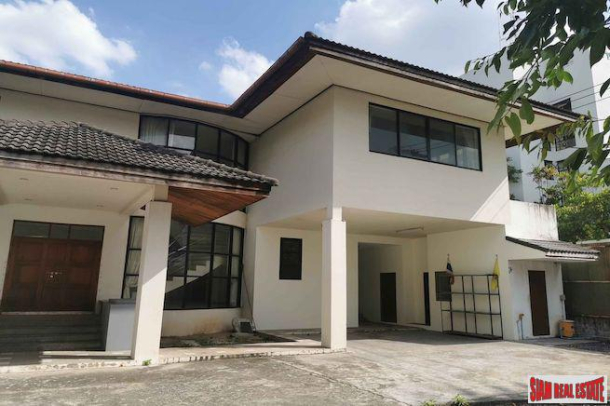 Large Three Bedroom Single House for Rent in Ratchada with Lots of Parking and Pet Friendly-6