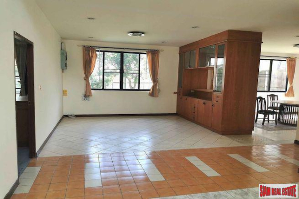 Large Three Bedroom Single House for Rent in Ratchada with Lots of Parking and Pet Friendly-8