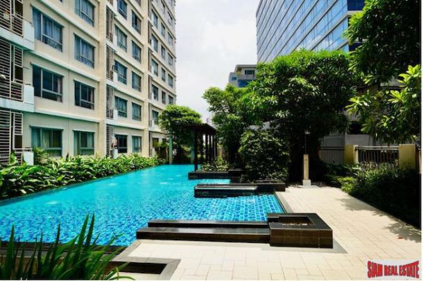 Condo One x Sukhumvit 26 | Extra Large One Bedroom Condo with Unblocked City View for Sale on Sukhumvit 26-1