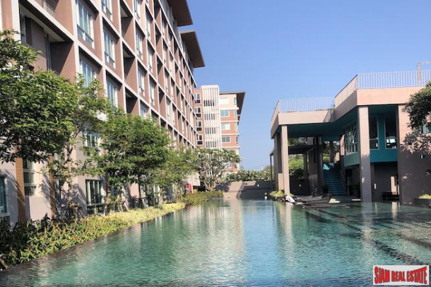 Baan Khunkoey | Spacious Two Bedroom Condo for Sale in Hua Hin &  within Walking Distance to the Beach-1