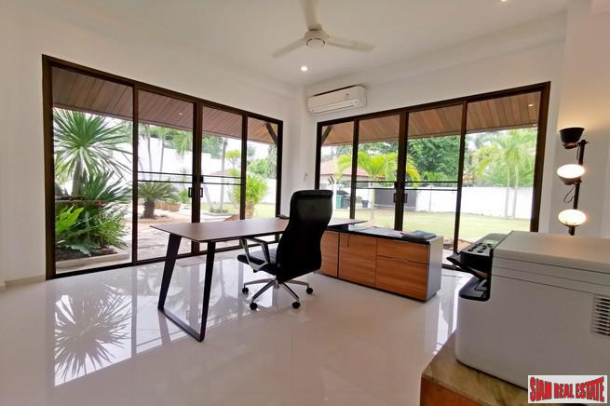Asian Fusion Pool Villa | Contemporary Three Bedroom House with Huge Land Plot for Sale in East Pattaya-12
