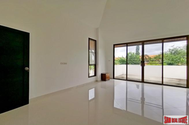 Asian Fusion Pool Villa | Contemporary Three Bedroom House with Huge Land Plot for Sale in East Pattaya-20