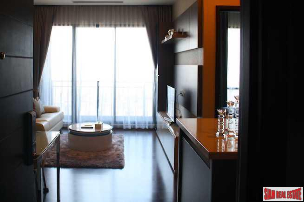 Ivy Ampio Condo | Modern Two Bedroom Condo for Rent on High Floor in Ratchadaphisek-3