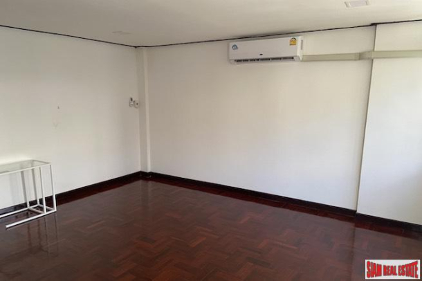 Large Four Storey, Three Bedroom Townhouse for Rent only 600m from BTS Thong Lo-18