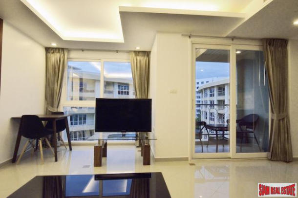 City Garden Condo | Spacious One Bedroom Corner Unit with Pool Views for Rent in Pattaya City-10