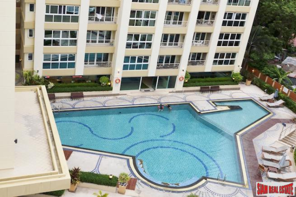City Garden Condo | Spacious One Bedroom Corner Unit with Pool Views for Rent in Pattaya City-2
