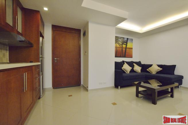 City Garden Condo | Spacious One Bedroom Corner Unit with Pool Views for Rent in Pattaya City-7