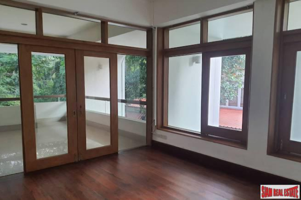 Single House with Private Swimming Pools and Five Bedrooms for Rent in Phrom Phong-15