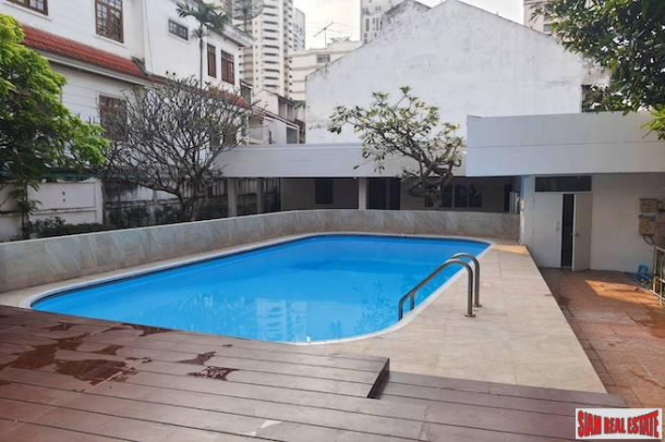 Single House with Private Swimming Pools and Five Bedrooms for Rent in Phrom Phong-17