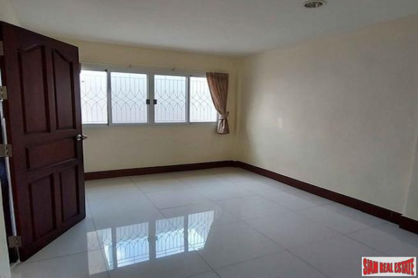 Narathiwas Rajanagarindra 24 | Two Storey Four Bedroom Townhouse for Sale in Chong Nonsi with Easy Access to 2 BTS Stations-11