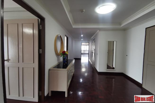 Extra Large Three Bedroom Apartment for Rent in Convenient Phrom Phong Area of Bangkok-17