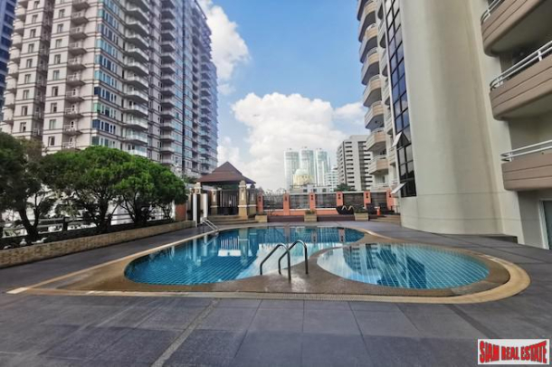 Regent on the Park 1 | Spacious Three Bedroom Condo + Maids Room + Two Balconies for Sale at Sukhumvit 26, Phrom Phong-1