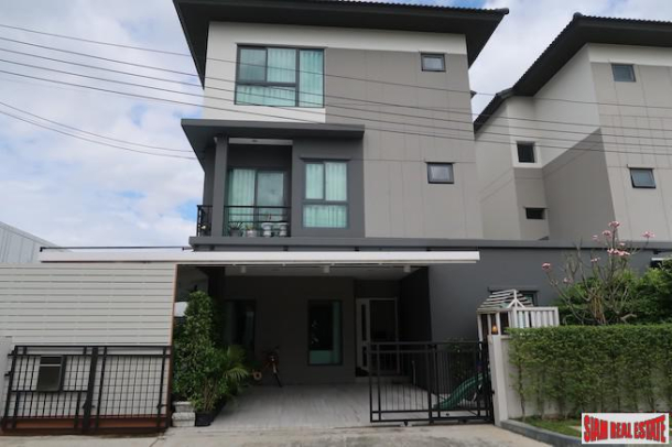 The Edition rama 9 Pattanakarn | Large Three Bedroom House with Private Plunge Pool + Extras for Rent-1