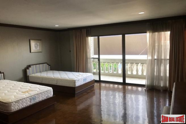 Large Three Bedroom Apartment for Rent only 570 m. from BTS Ekkamai-8