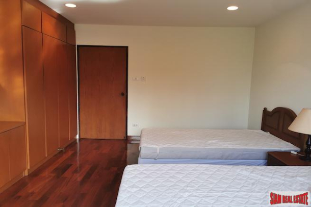 Spacious Three Bedroom Apartment for Rent with Two Balconies in Low Density Building - Phrom Phong-5