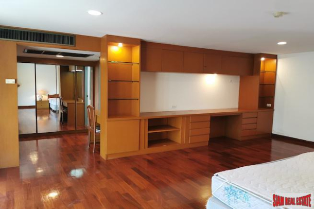 Spacious Three Bedroom Apartment for Rent with Two Balconies in Low Density Building - Phrom Phong-9