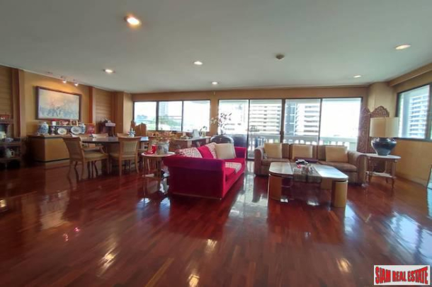 Mano Tower | A Rare Size Two Bedroom + 1 Study room Condo for Sale on Sukhumvit 39-3