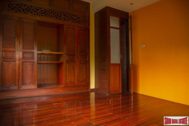 Thai Contemporary Style House For Sale at Inthamara Road, Din Daeng-14