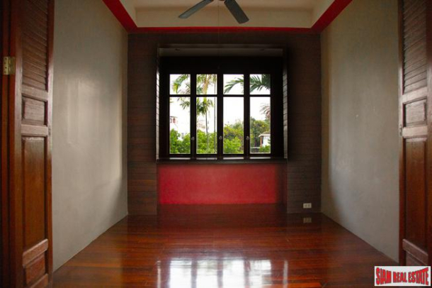 Thai Contemporary Style House For Sale at Inthamara Road, Din Daeng-24