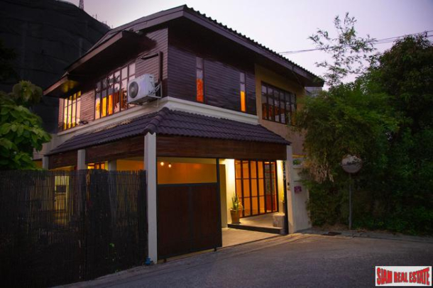 Thai Contemporary Style House For Sale at Inthamara Road, Din Daeng-27