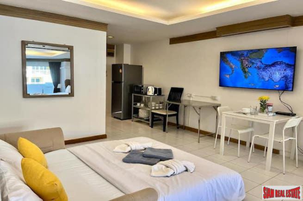 Spacious 65 SM One Bedroom Condo + Sofa Bed, Fast WIFI, Pool & Gym for Rent in Patong-11