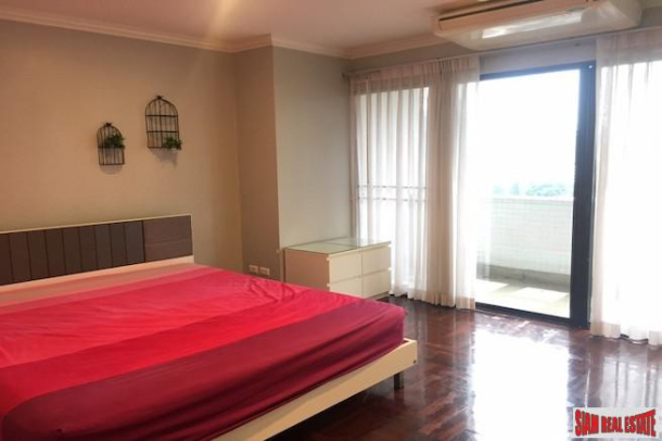 Richmond Palace Condominium | Bright & Peaceful Three Bedroom Corner Unit for Sale in Phrom Phong-14
