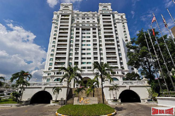 Royal Castle Pattanakarn Condominium | Large 3 Bed Condo for Sale on the 12th Floor with 270 Degree Views-22