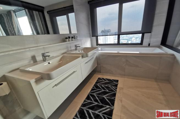 Rhythm Ekkamai | Newly Renovated & Spacious Three Bedroom Condo on the 30th Floor for Rent-10