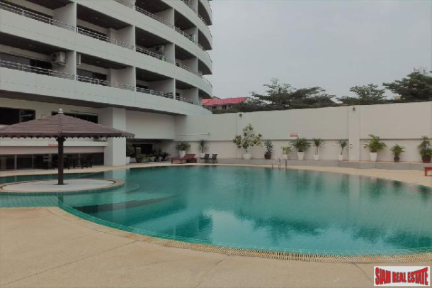 Large 60sq.m Studio with huge Balcony in the heart of Pattaya-10