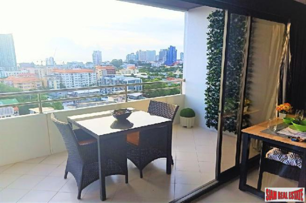 Large 60sq.m Studio with huge Balcony in the heart of Pattaya-11