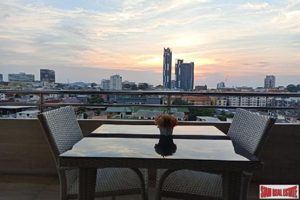 Large 60sq.m Studio with huge Balcony in the heart of Pattaya-9