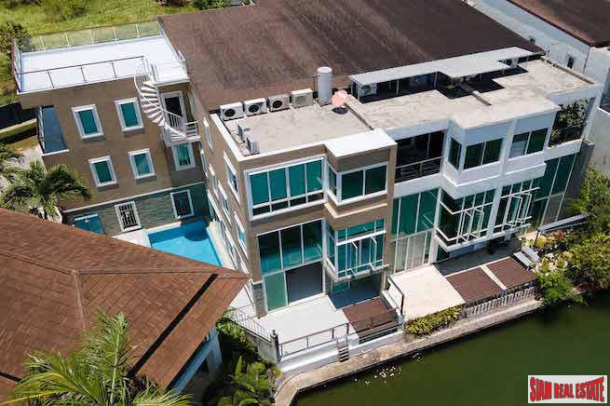 Boat Lagoon | Huge Three Bedroom Waterside Townhome with Private Pool and Boat Dock-1