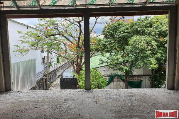 Land For Sale In Amazing Location On Quiet Street Just Minutes From BTS Thong Lo Bangkok.-16
