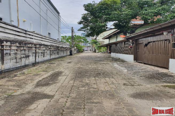 Land For Sale In Amazing Location On Quiet Street Just Minutes From BTS Thong Lo Bangkok.-2