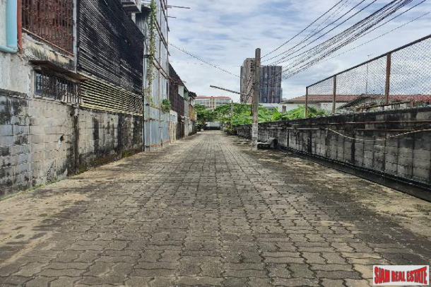 Land For Sale In Amazing Location On Quiet Street Just Minutes From BTS Thong Lo Bangkok.-3