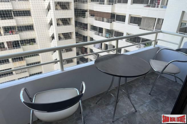 Saranjai Mansion | Newly Renovated Large 1 Bed Condo for Rent with City Views on the 15th Floor, Sukhumvit Soi 6-18
