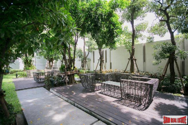 Large 3 bed 3 Bath Condo With Enormous Patio Balcony For Sale In Secure Building In Ekkamai Area Of Bangkok-23