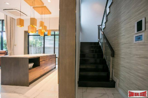 Large 3 bed 3 Bath Condo With Enormous Patio Balcony For Sale In Secure Building In Ekkamai Area Of Bangkok-27