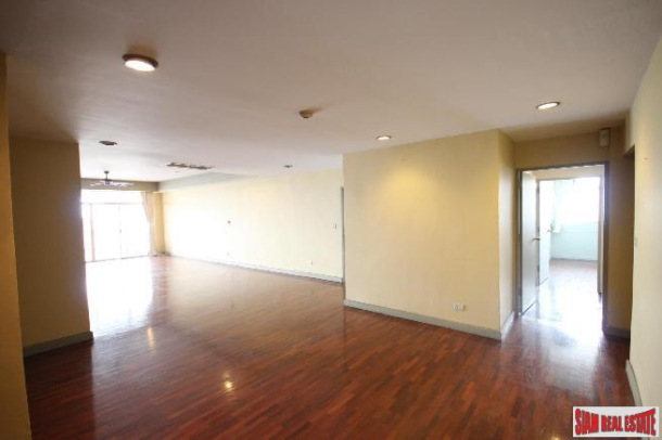 Large 3 bed 3 Bath Condo With Enormous Patio Balcony For Sale In Secure Building In Ekkamai Area Of Bangkok-2