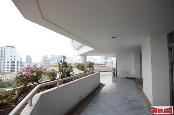 Large 3 bed 3 Bath Condo With Enormous Patio Balcony For Sale In Secure Building In Ekkamai Area Of Bangkok-4